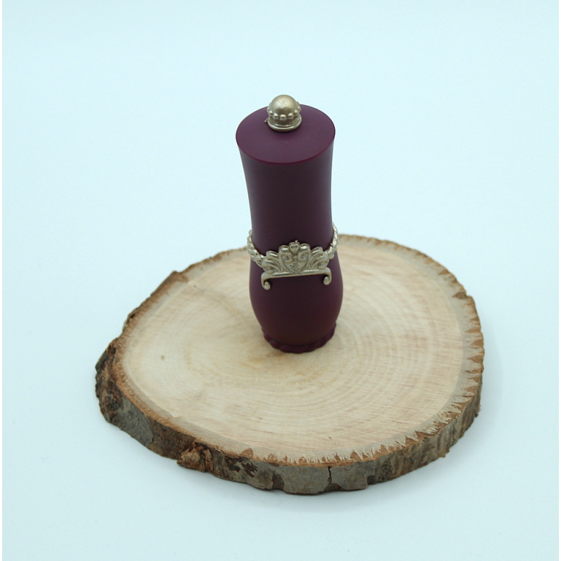 Rangement aiguilles: rouge à lèvre violet