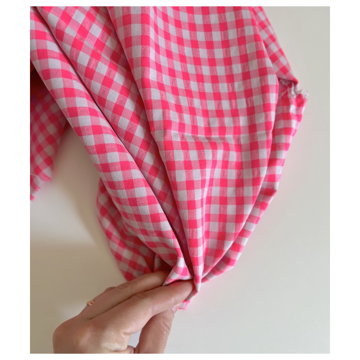 Seersucker / Coton gaufré vichy moyen 6mm rose fluo Batikou - 7