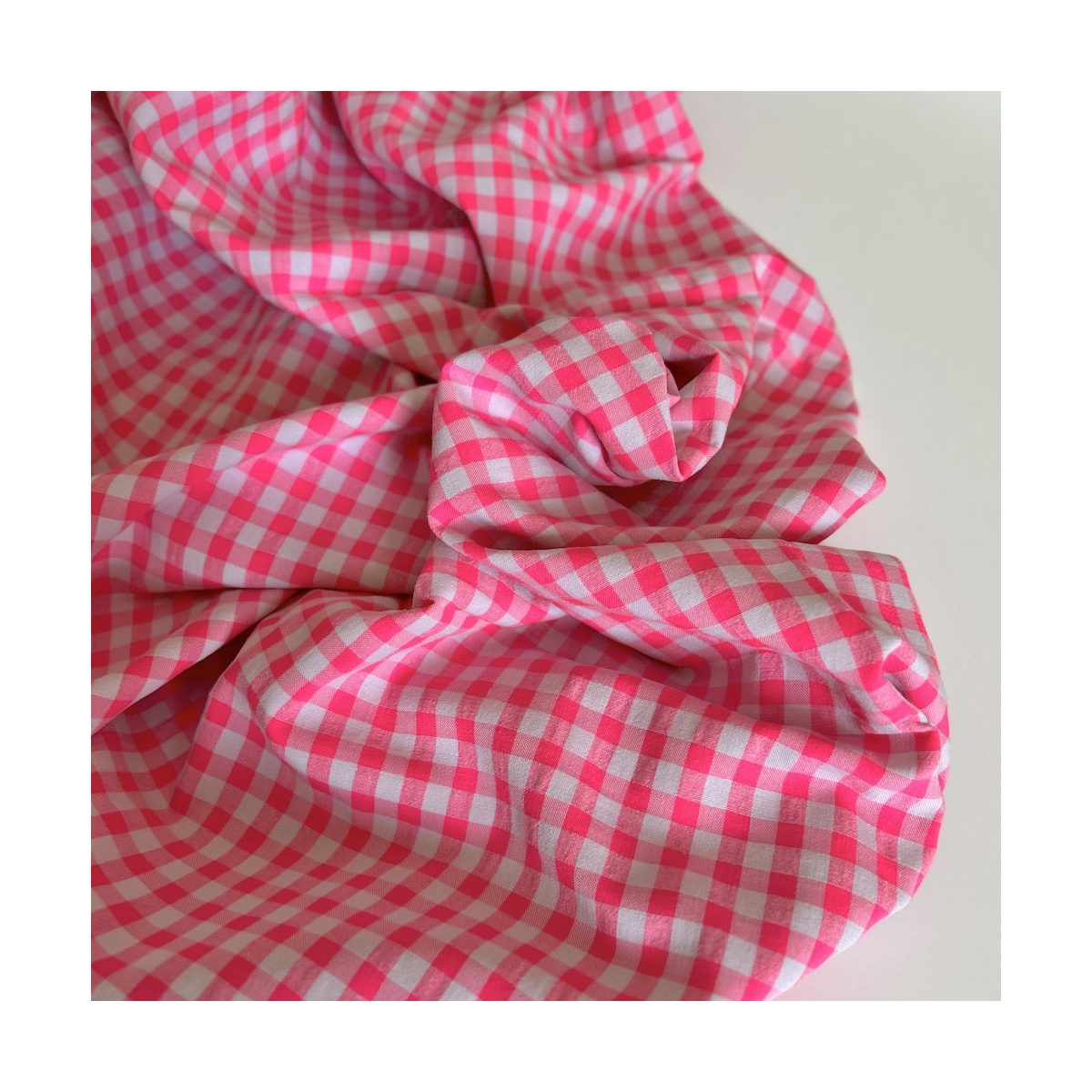 Seersucker / Coton gaufré vichy moyen 6mm rose fluo Batikou - 1