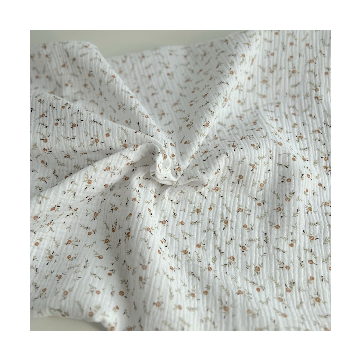 Double gaze de coton Janet blanc motifs fleuris naturel Batikou - 1