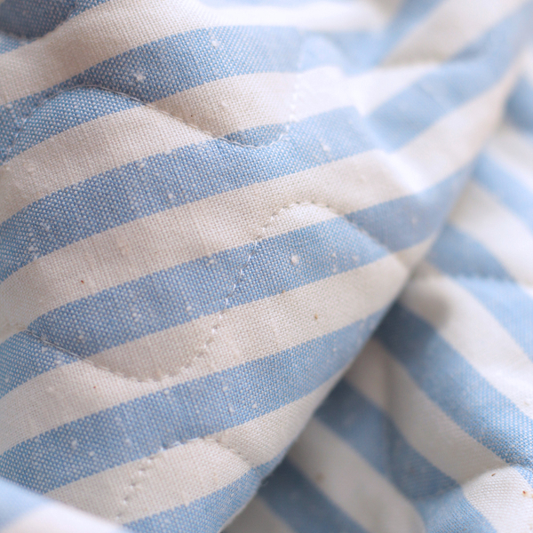Tissu matelassé coton chiné à rayures bleu nuage / écru 2
