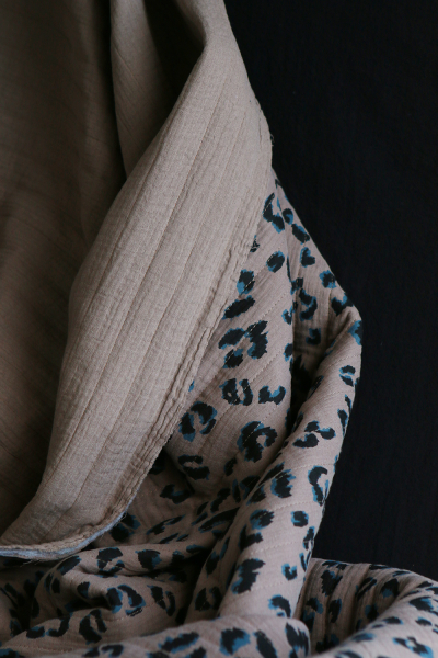 Fauve - Matelassé double gaze de coton motif Graou taupe 2