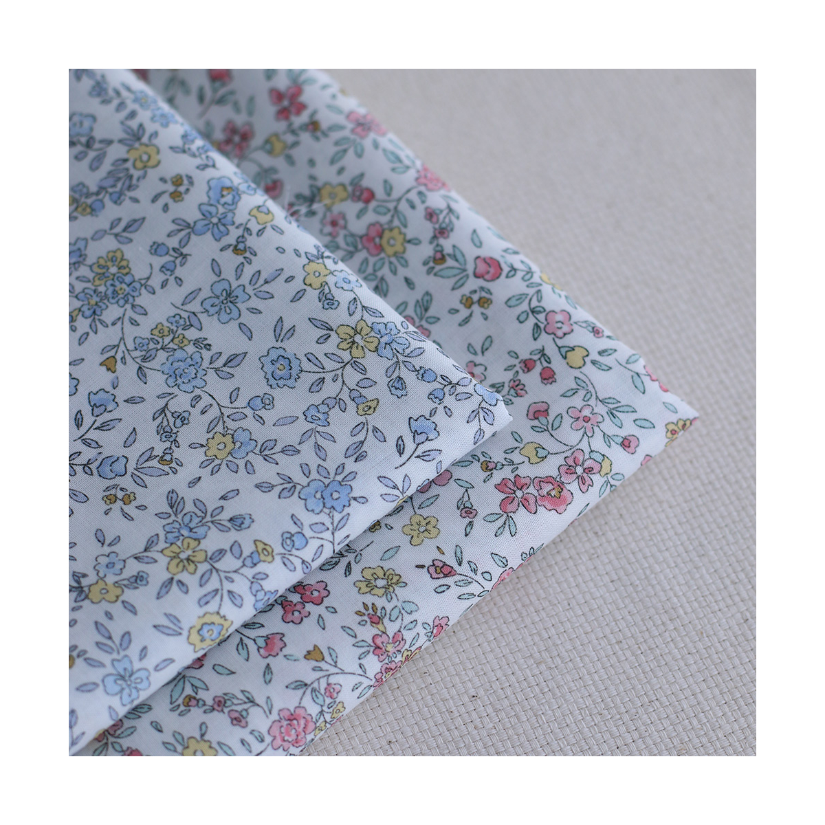 Suzy - Batiste de coton douce à imprimé fleuri bleu