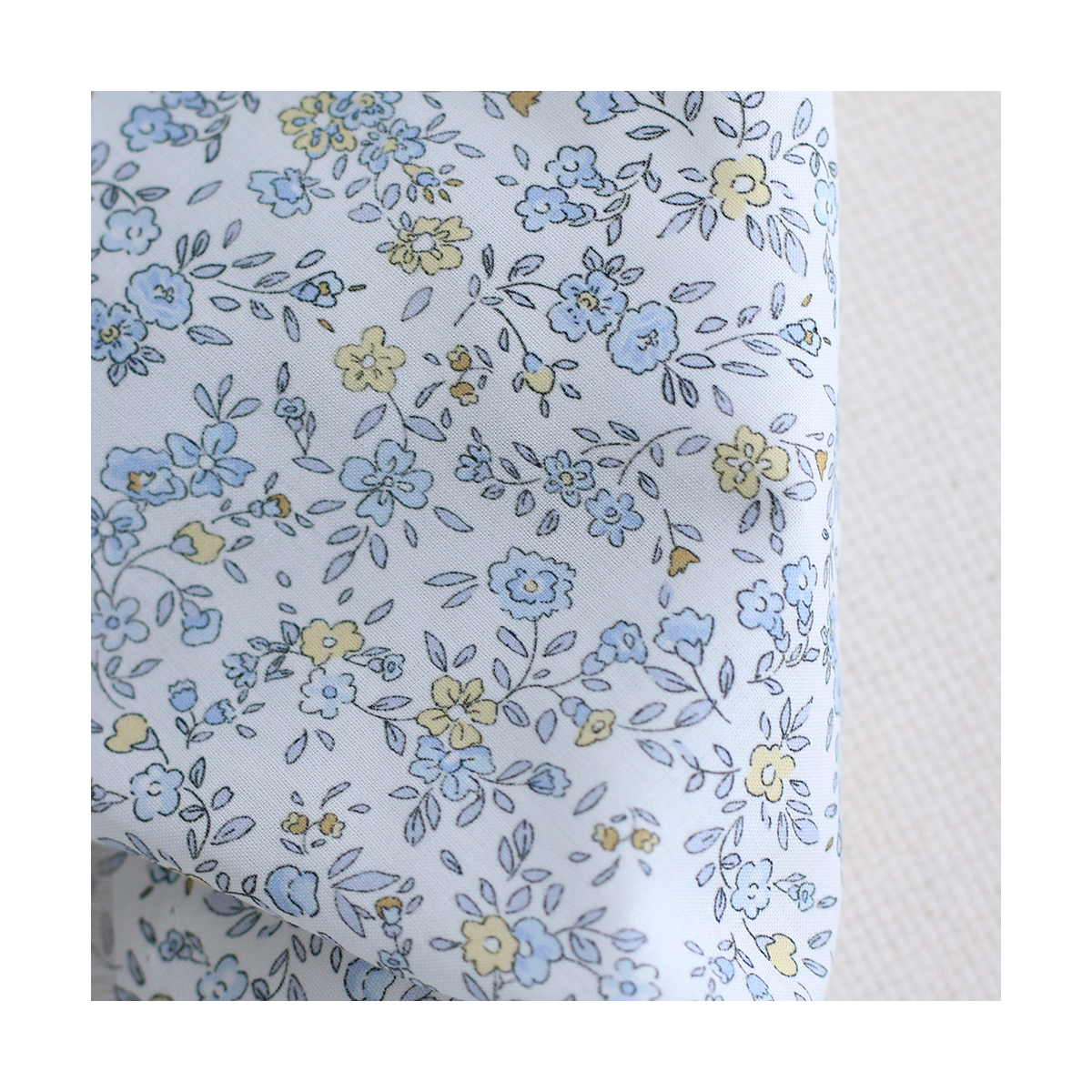 Suzy - Batiste de coton douce à imprimé fleuri bleu