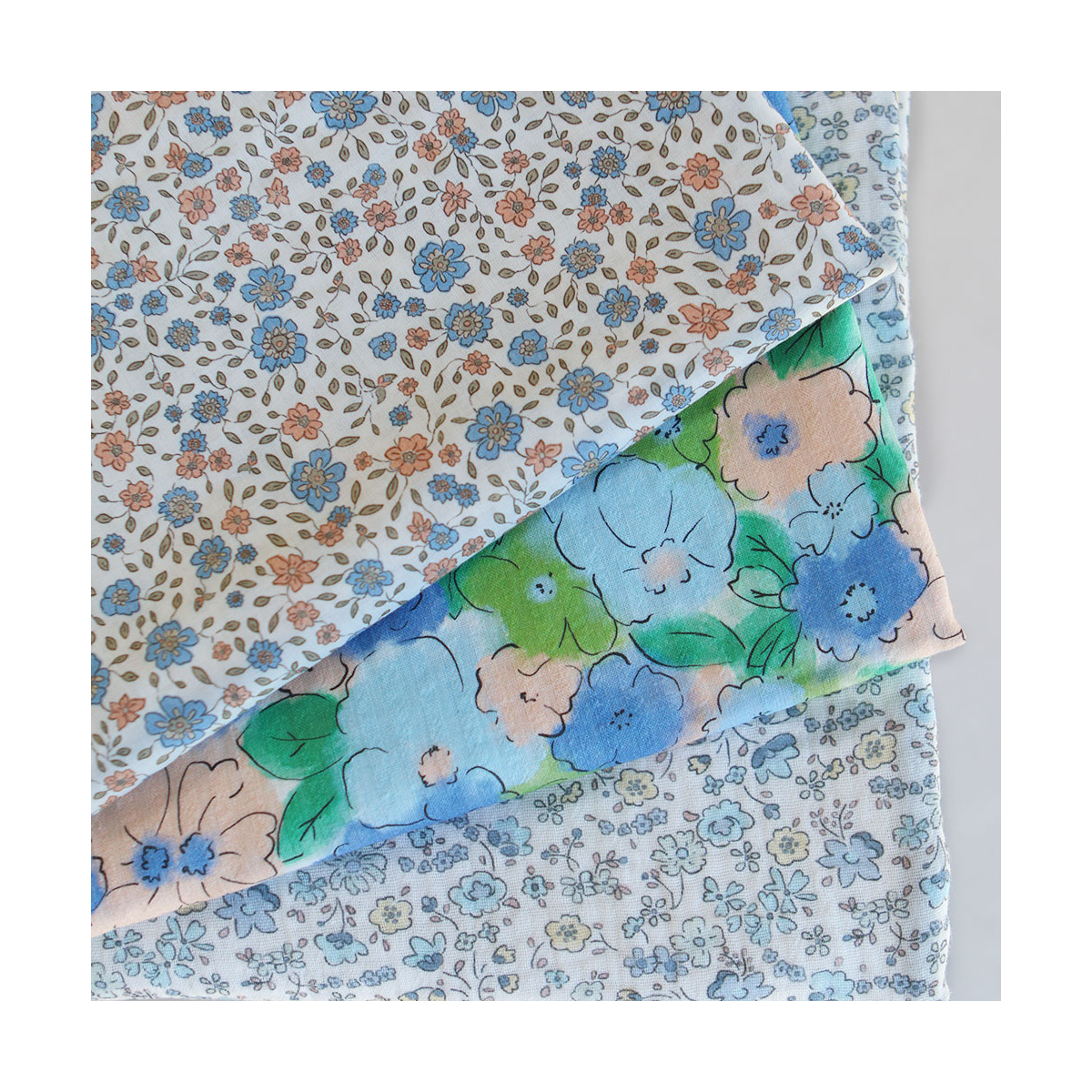 Seersucker / Coton gaufré motif fleuri bleu
