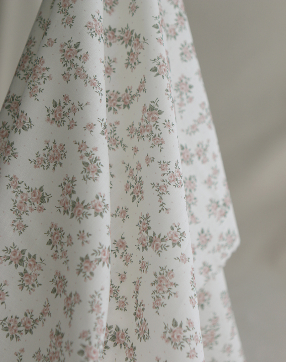 Lilou - Batiste de coton douce à imprimé exclusif fleuri vert et rose