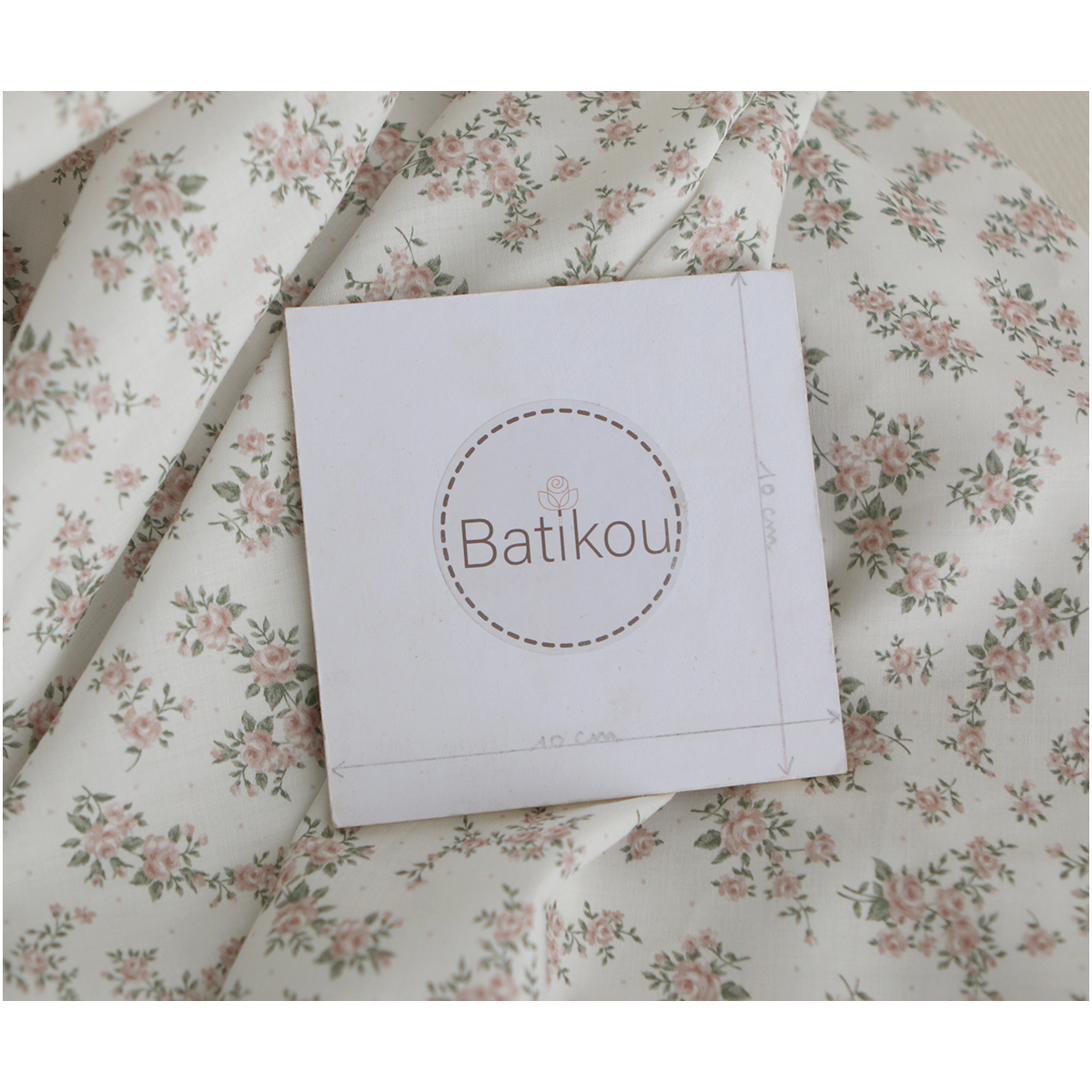 Lilou - Batiste de coton douce à imprimé exclusif fleuri vert et rose