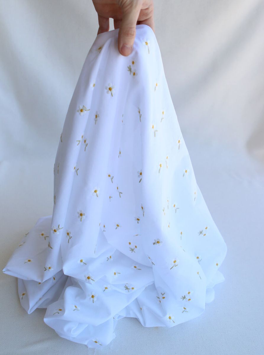 Alienor - Voile de coton blanc broderies petites fleurs blanches