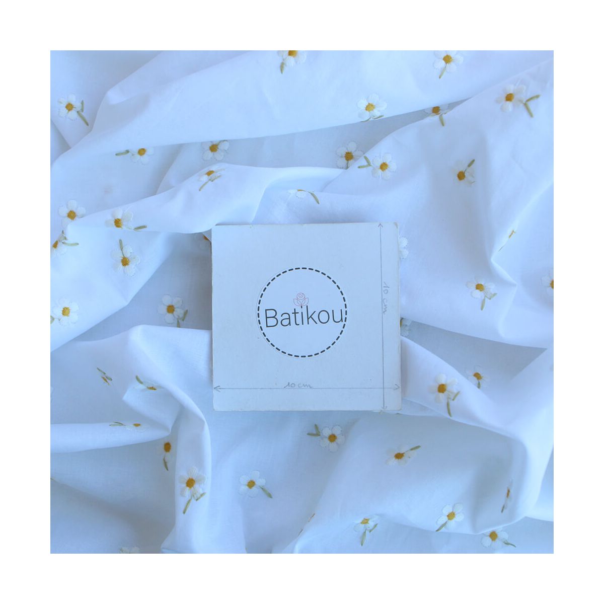 Alienor - Voile de coton blanc broderies petites fleurs blanches
