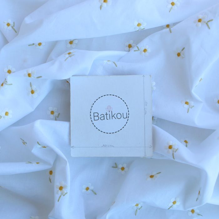 Alienor - Voile de coton blanc broderies petites fleurs blanches