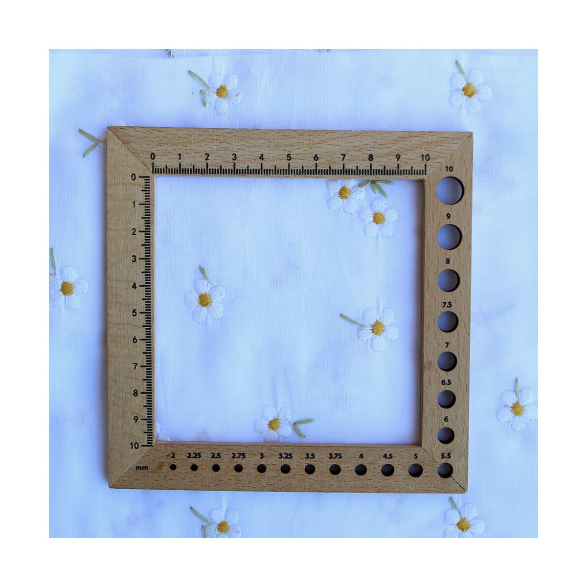 Alienor - Voile de coton blanc broderies petites fleurs blanches