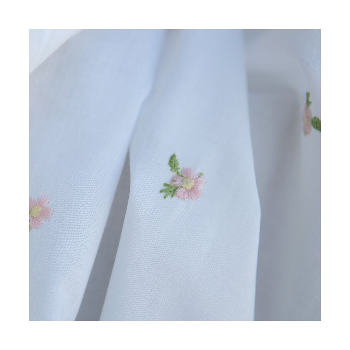 Celestine - Voile de coton écru broderies petites fleurs rose tendre