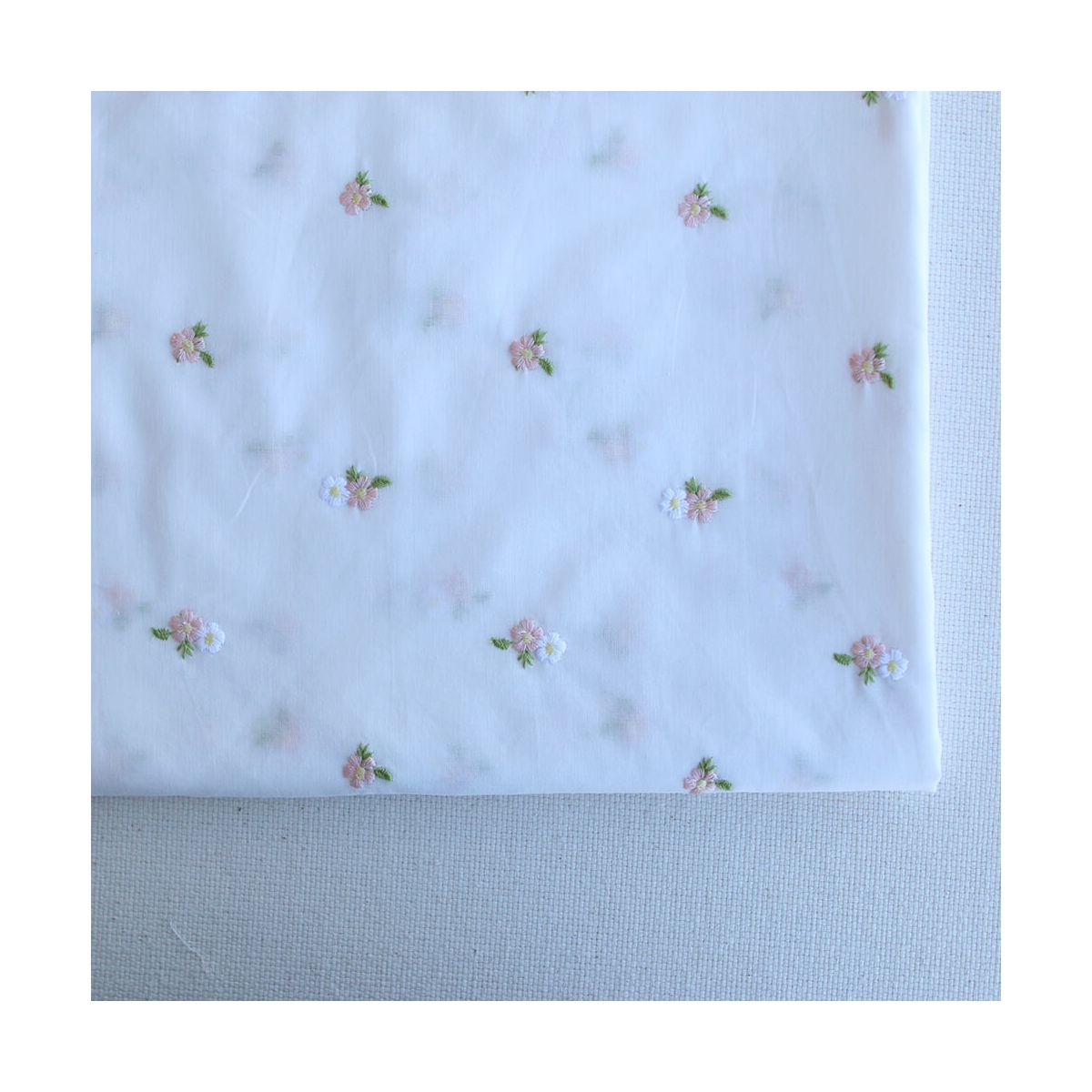 Celestine - Voile de coton écru broderies petites fleurs rose tendre