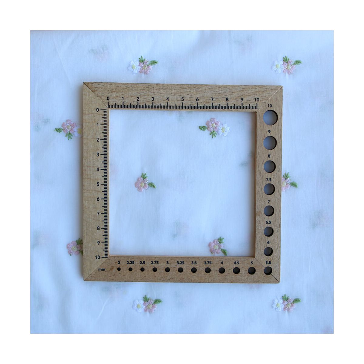 Celestine - Voile de coton écru broderies petites fleurs rose tendre