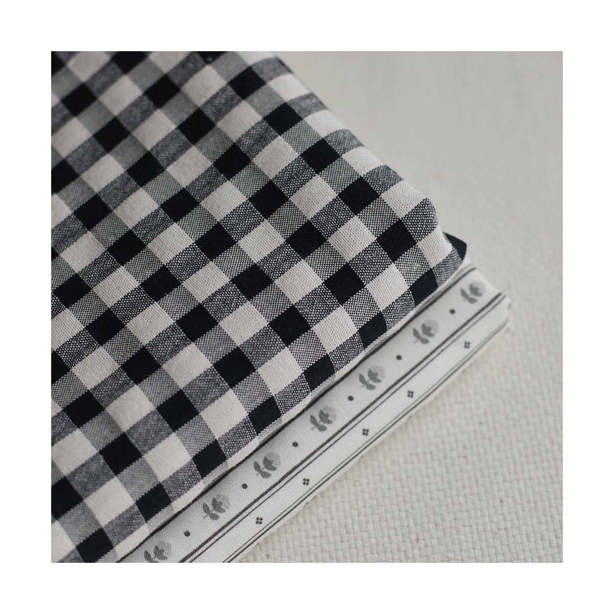 copy of Popeline de coton douce qualité SWEET fond lait motif petits hérissons
