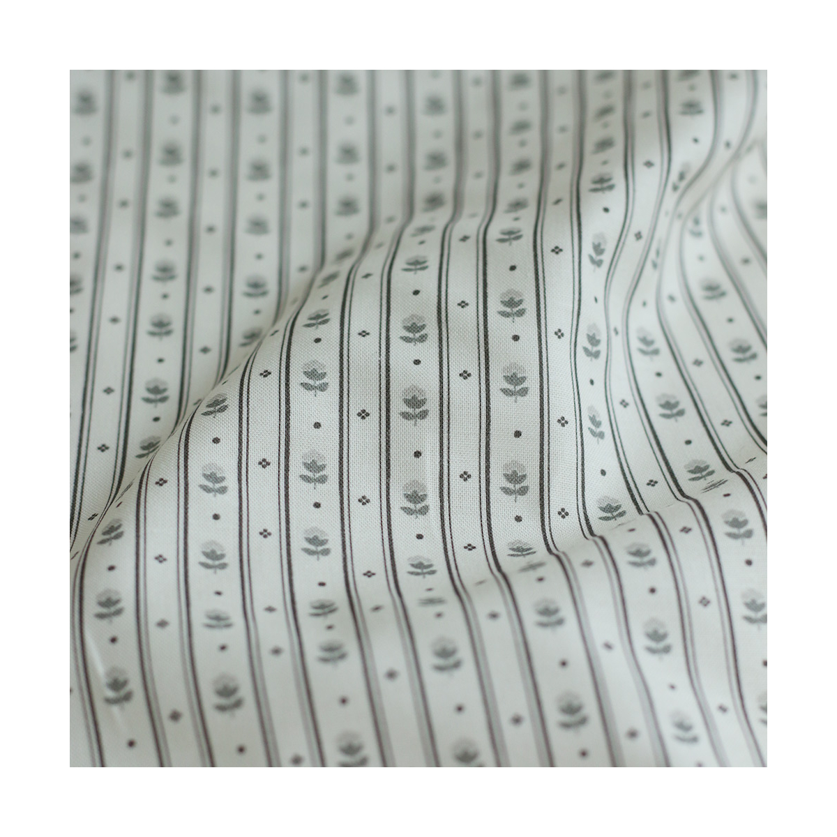 copy of Popeline de coton douce qualité SWEET fond lait motif petits hérissons