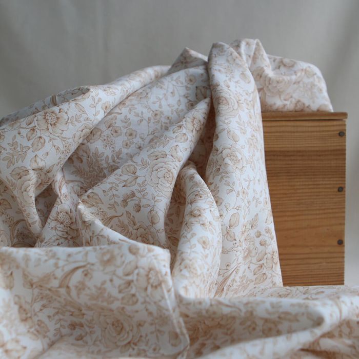 Apolline - Tissu lin coton roses effet toile de Jouy blanc lait et cappuccino