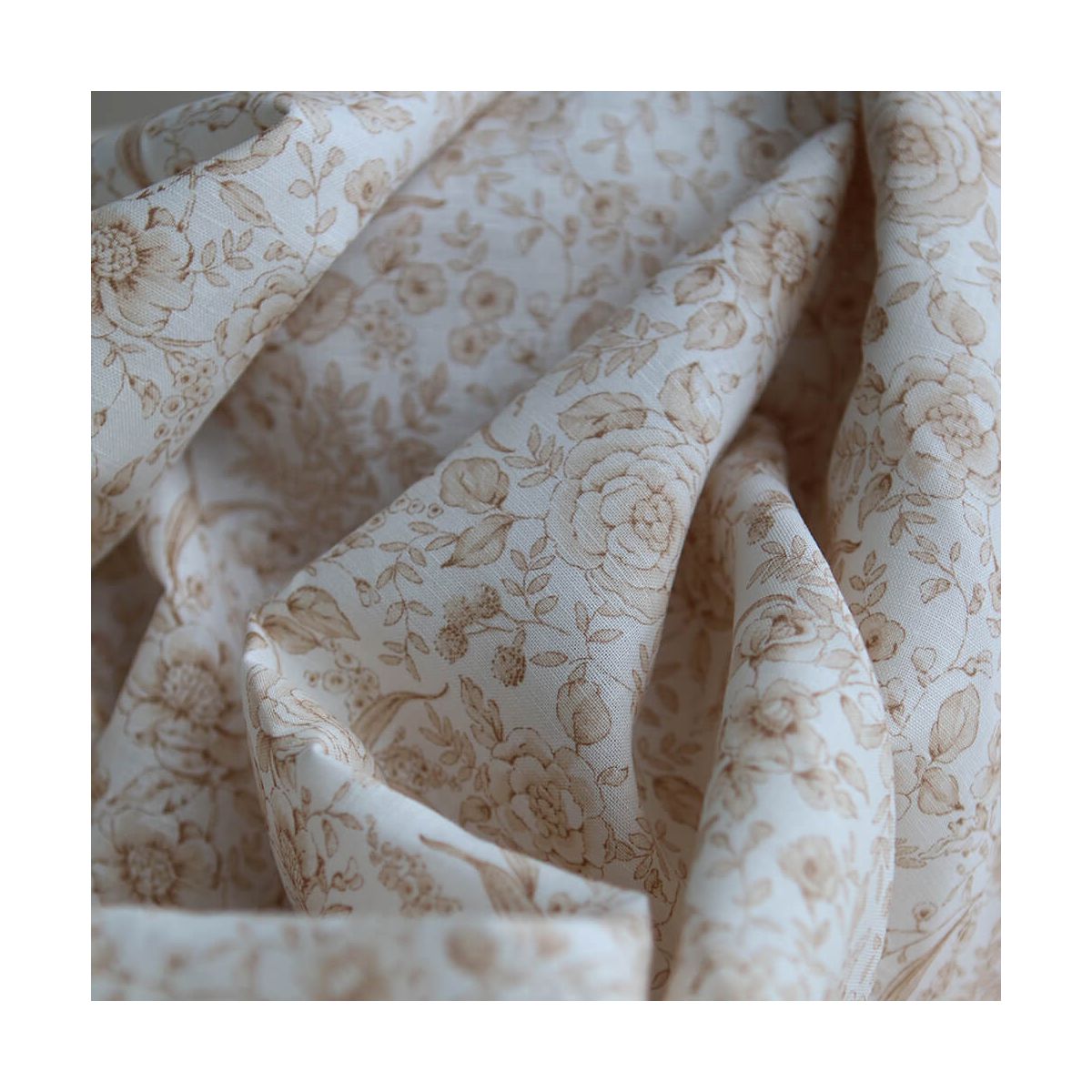 Apolline - Tissu lin coton roses effet toile de Jouy blanc lait et cappuccino