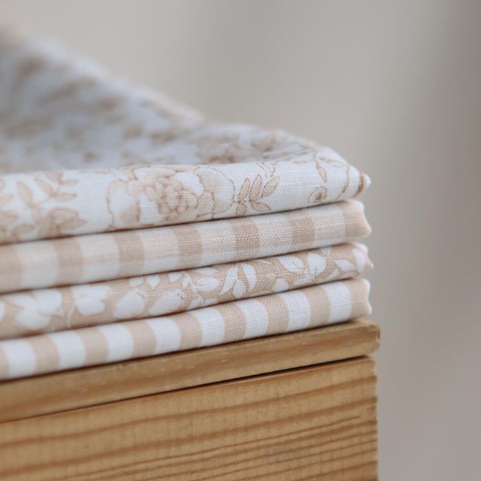 Apolline - Tissu lin coton roses effet toile de Jouy blanc lait et cappuccino