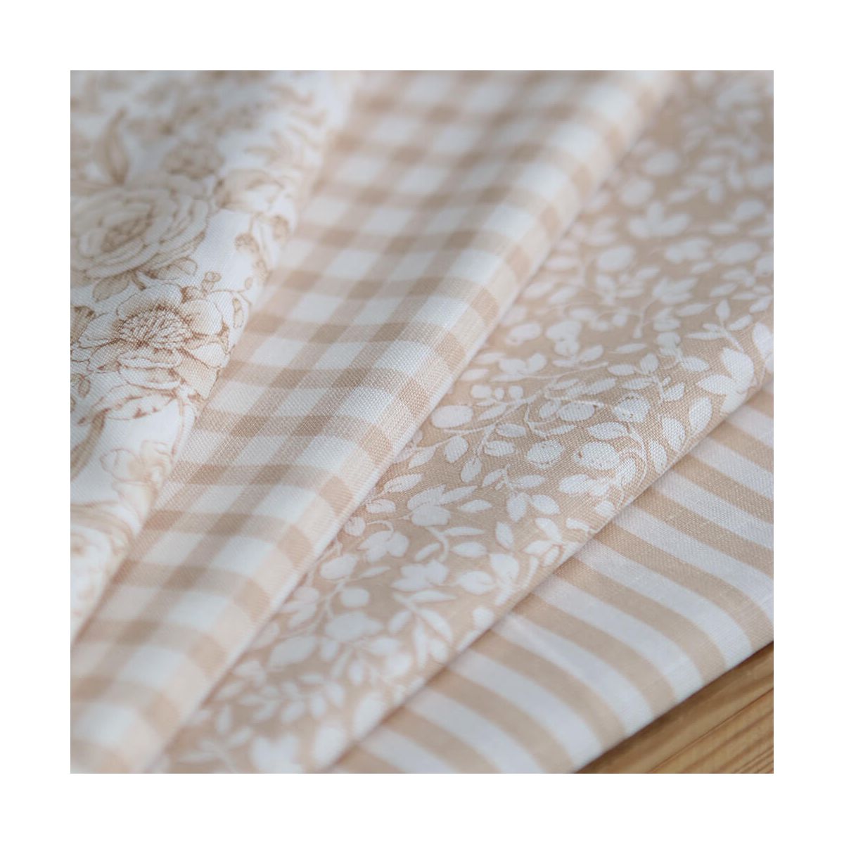 Apolline - Tissu lin coton roses effet toile de Jouy blanc lait et cappuccino