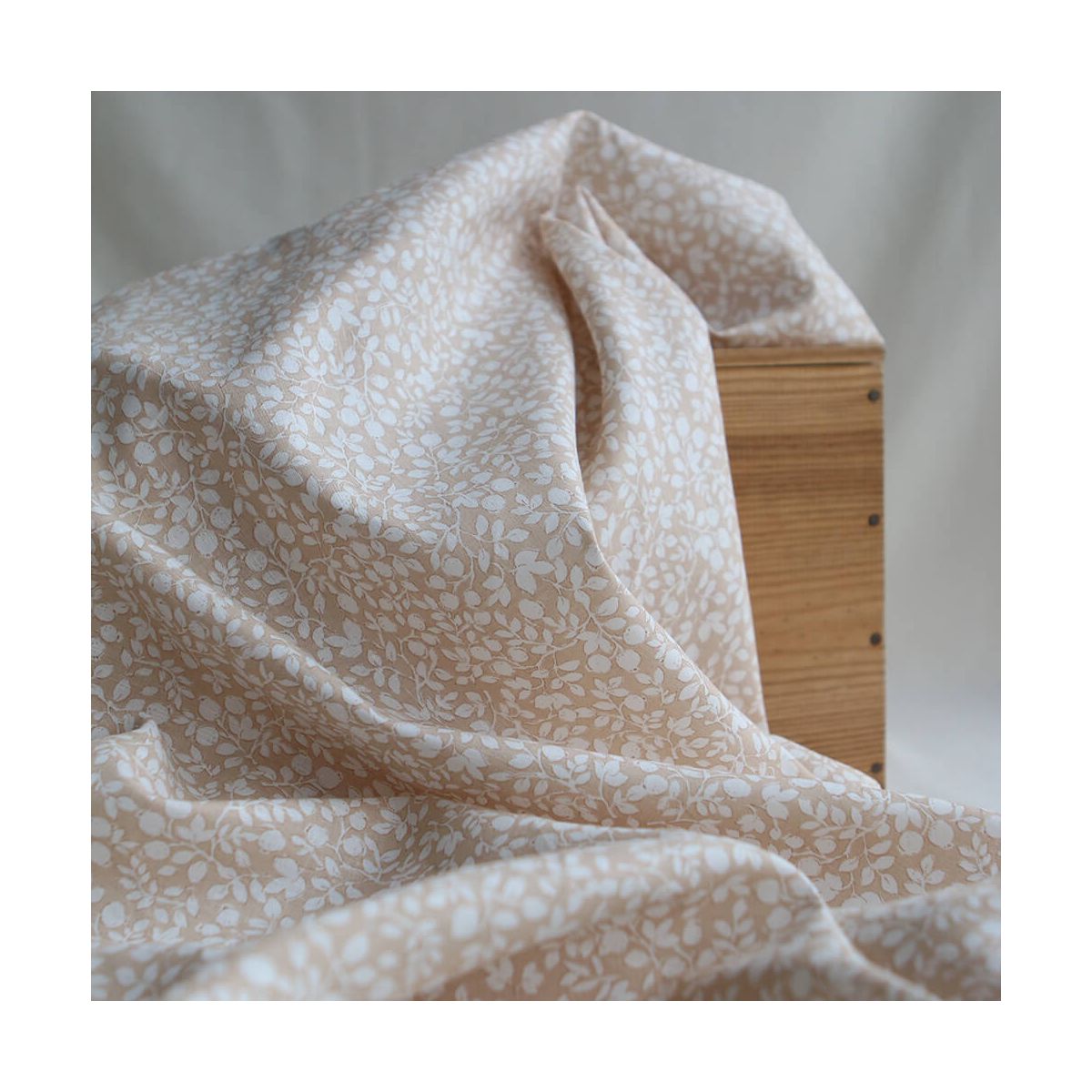 Amaury - Tissu lin coton motif délicat blanc lait et cappuccino