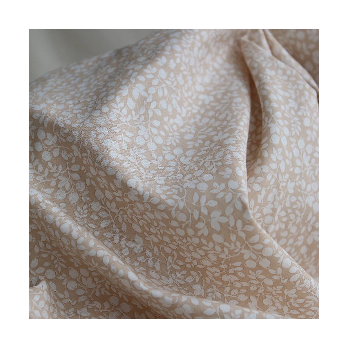 Amaury - Tissu lin coton motif délicat blanc lait et cappuccino