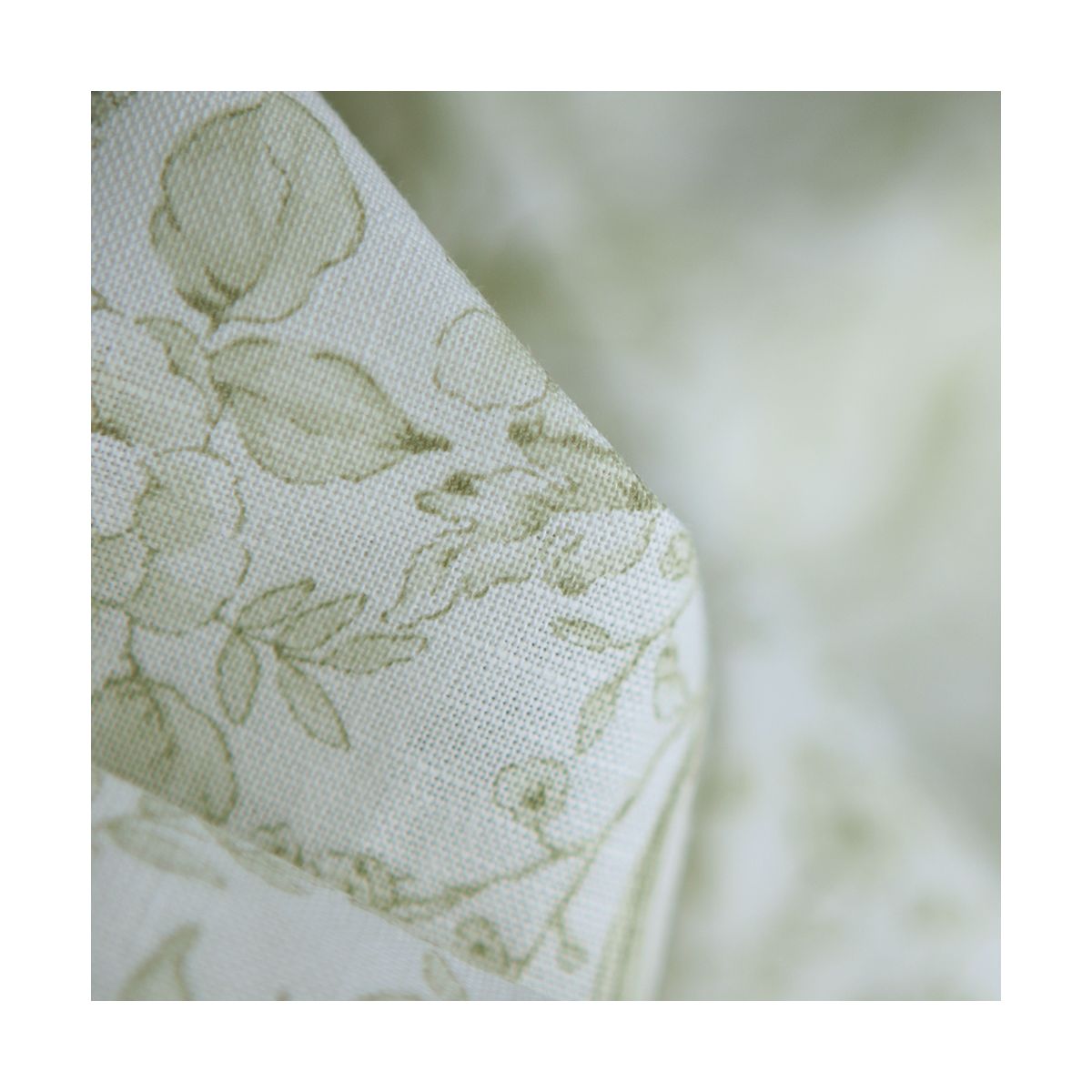 Apolline - Tissu lin coton roses effet toile de Jouy blanc lait et vert amande