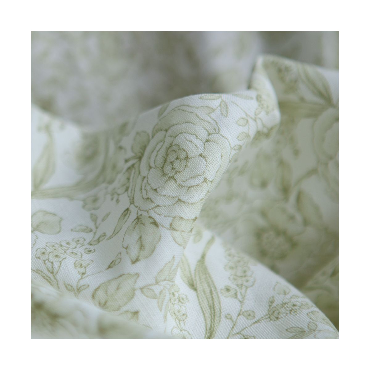 Apolline - Tissu lin coton roses effet toile de Jouy blanc lait et vert amande