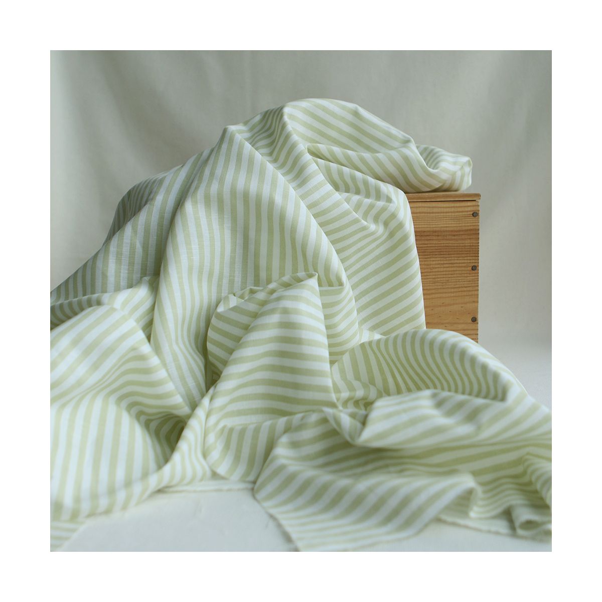 Lucas - Tissu lin coton rayures 6mm blanc lait et vert amande