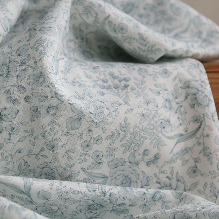 Apolline - Tissu lin coton roses effet toile de Jouy blanc lait et bleu brume