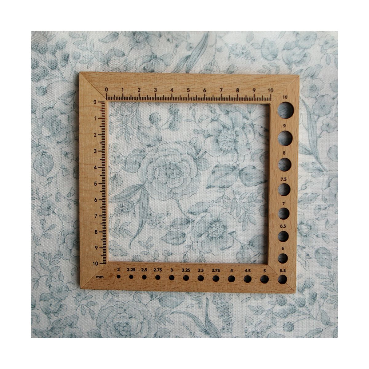 copie de Apolline - Tissu lin coton roses effet toile de Jouy blanc lait et vert amande