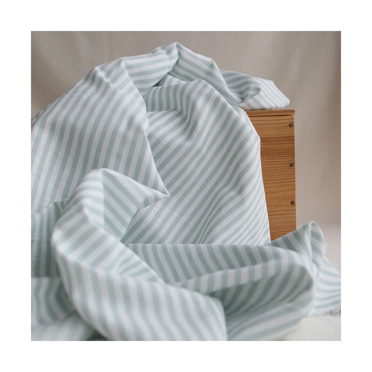 Lucas - Tissu lin coton rayures 6mm blanc lait et bleu brume