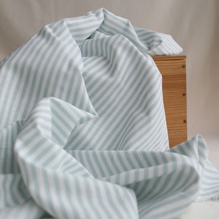 Lucas - Tissu lin coton rayures 6mm blanc lait et bleu brume