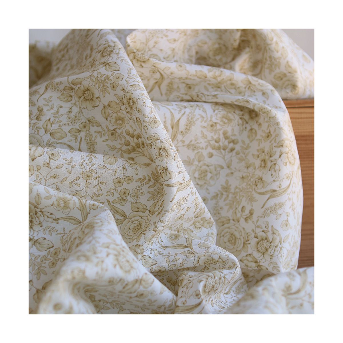 Apolline - Tissu lin coton roses effet toile de Jouy blanc lait et jaune blé