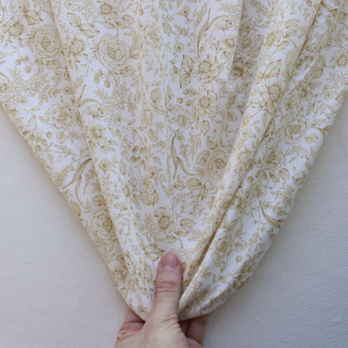 Apolline - Tissu lin coton roses effet toile de Jouy blanc lait et jaune blé