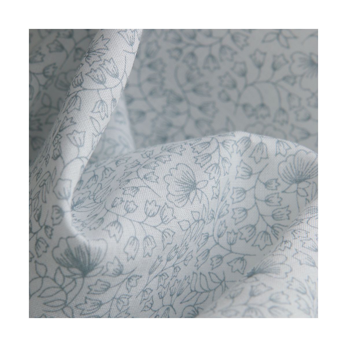 Batiste de coton BIO douce petit motif fleuri bleu grisé