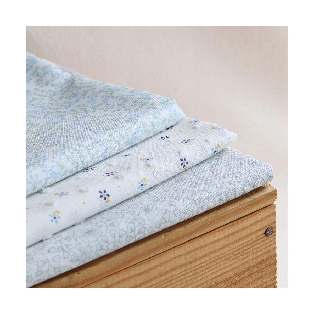 Batiste de coton BIO douce petit motif fleuri bleu grisé