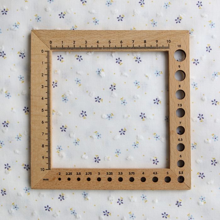 Plumetis de coton BIO petit motif fleuri bleu et pois