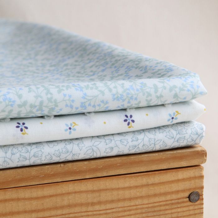 Batiste de coton BIO douce petit motif fleuri bleu grisé
