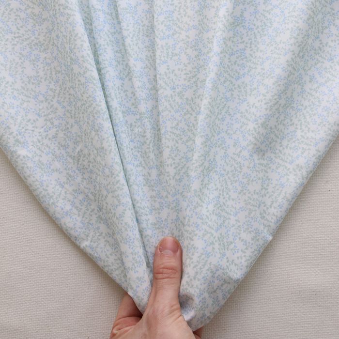 Batiste de coton BIO douce petit motif fleuri bleu vert tendre