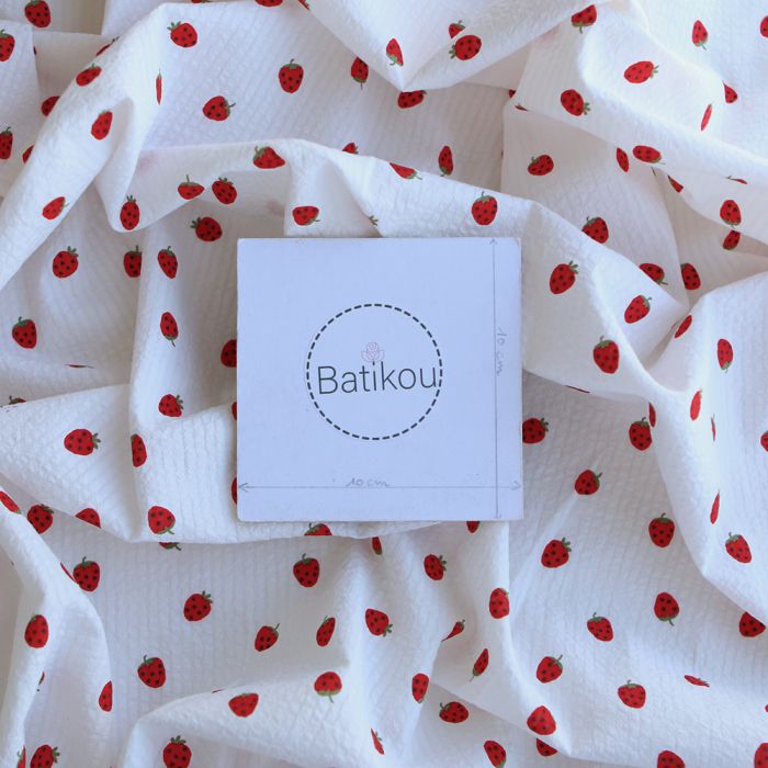 Clery - Seersucker / Coton gaufré doux fond blanc cassé petites fraises