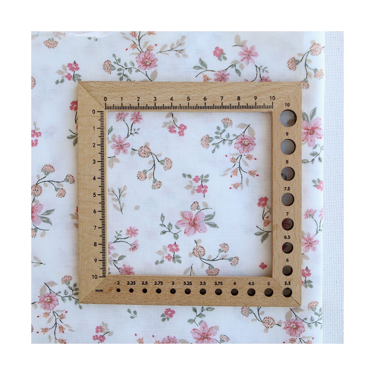 Carmel - Tissu lin coton fond ivoire motif fleuri rose et vert