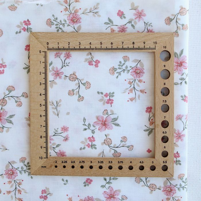 Carmel - Tissu lin coton fond ivoire motif fleuri rose et vert