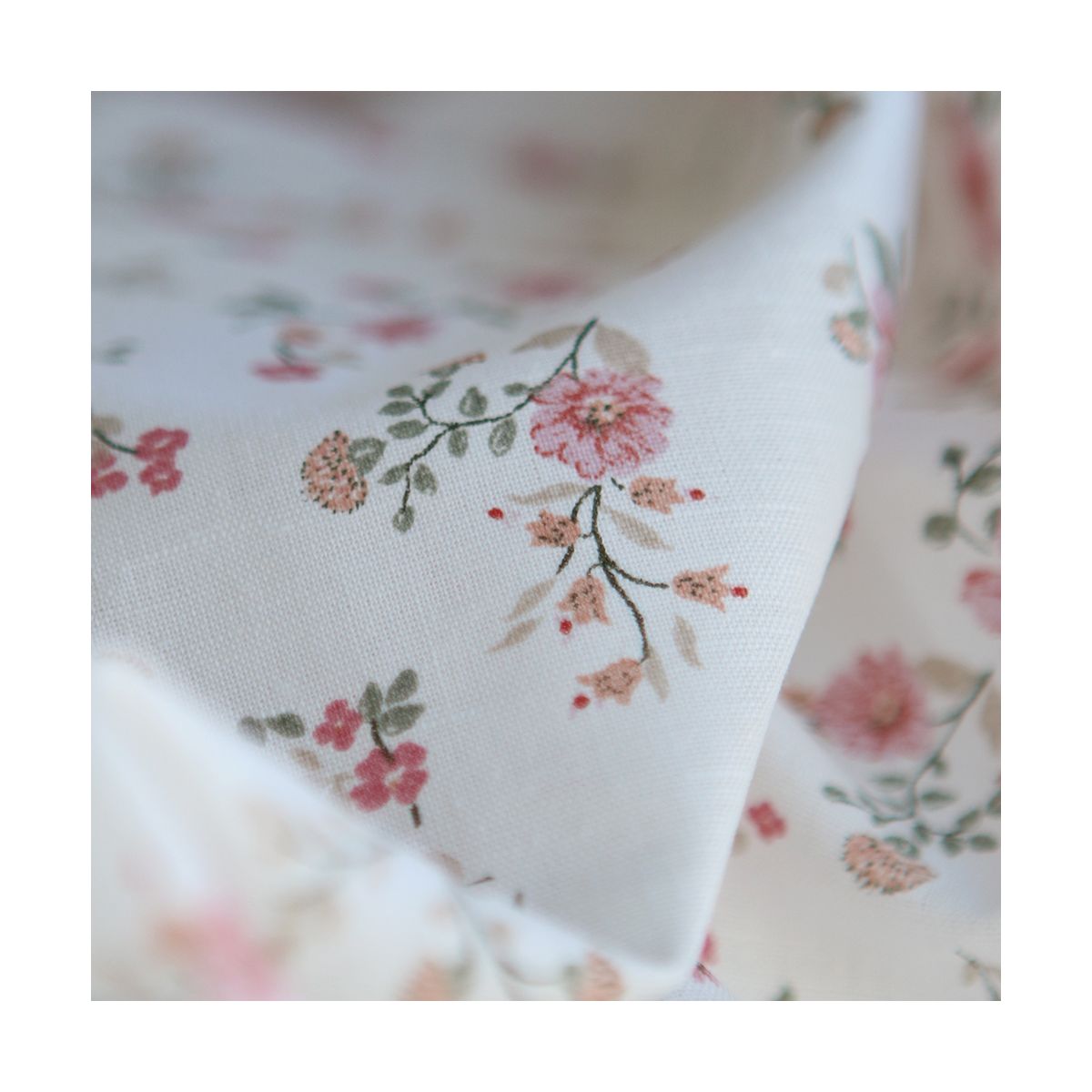 Carmel - Tissu lin coton fond ivoire motif fleuri rose et vert