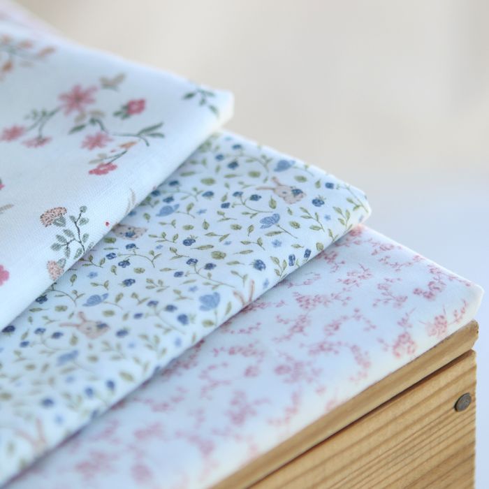 Carmel - Tissu lin coton fond ivoire motif fleuri rose et vert