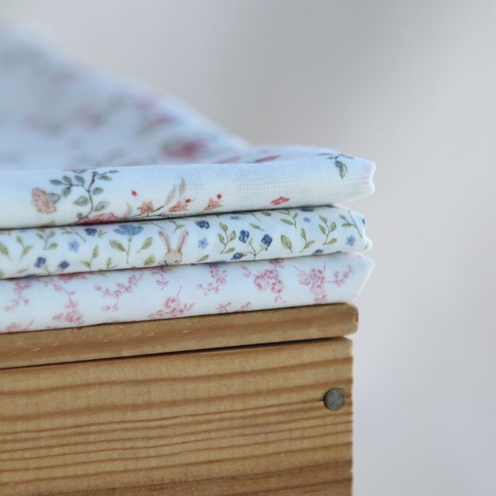 Carmel - Tissu lin coton fond ivoire motif fleuri rose et vert