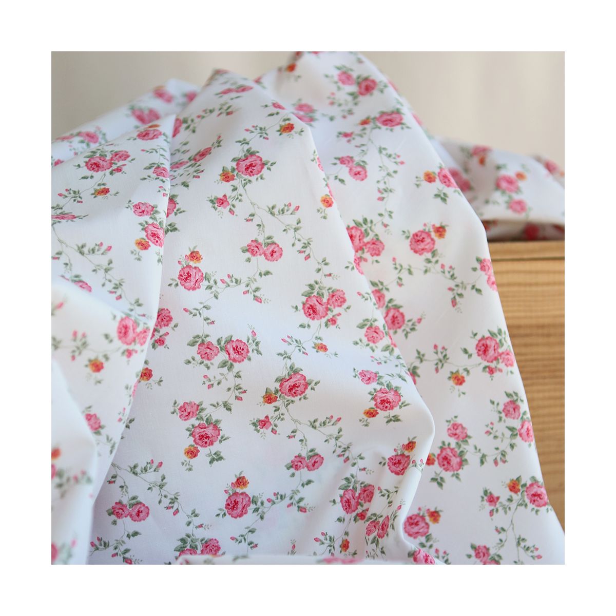 Celeste - Popeline de coton imprimé roses