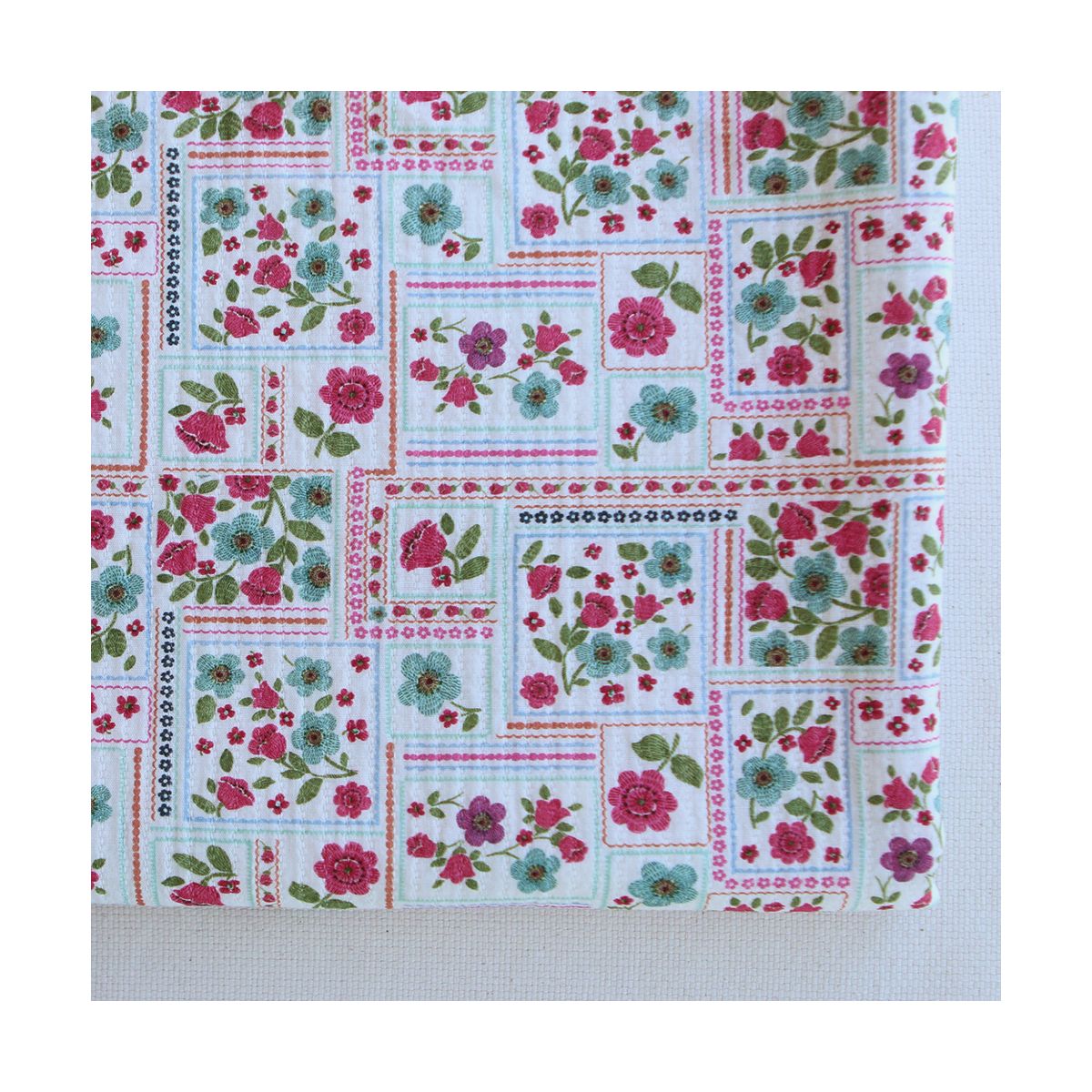 Elsie - Tissu coton piqué léger texturé fleuri effet patchwork