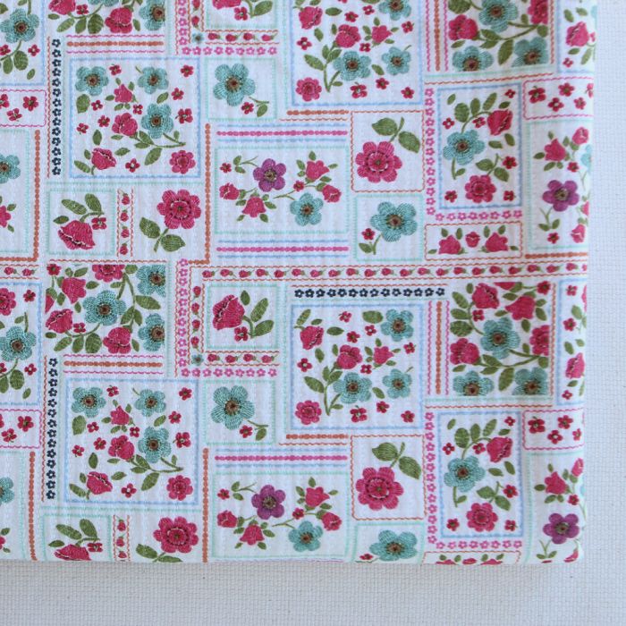 Elsie - Tissu coton piqué léger texturé fleuri effet patchwork