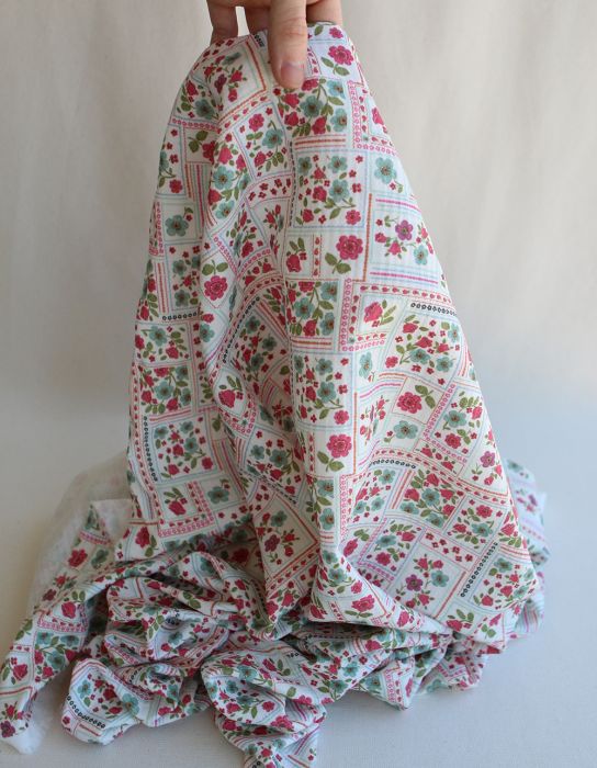 Elsie - Tissu coton piqué léger texturé fleuri effet patchwork